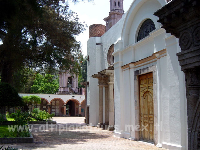 Aspectos religiosos del Cementerio de Encarnación de Díaz, Jal. (C) JJEO. DÍ NO A LA POSADERÍA (Plagio Posada).