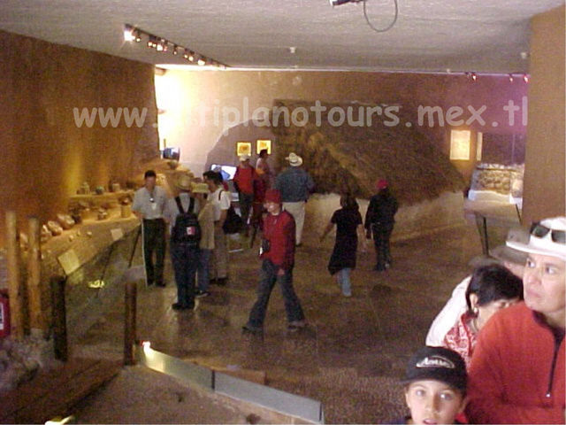 Recorrido por el Museo de Sitio de la Zona Arqueológica de La Quemada en el Edo. de Zac. (C) JJEO. DÍ NO A LA POSADERÍA (Plagio Posada).