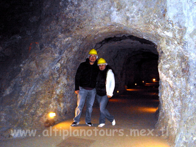 Visitando la Mina del Edén en el Centro Histórico de Zacatecas, Zac. (C) JJEO. DÍ NO A LA POSADERÍA (Plagio Posada).